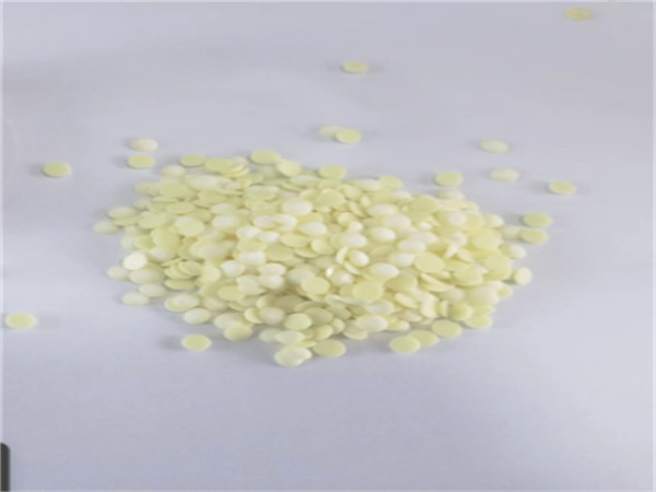 4,4'-METHYLENE BIS (2-CHLOROANILINE)